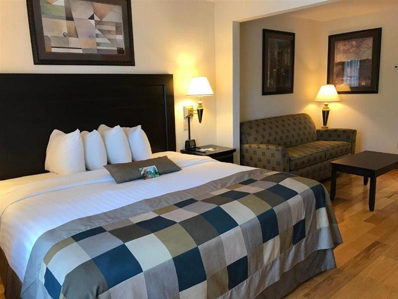 Wingate By Wyndham Lagrange Hotel Kültér fotó