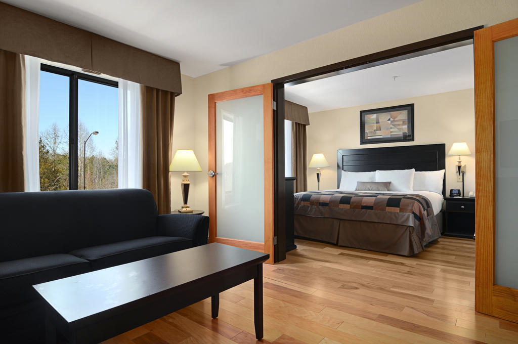 Wingate By Wyndham Lagrange Hotel Kültér fotó