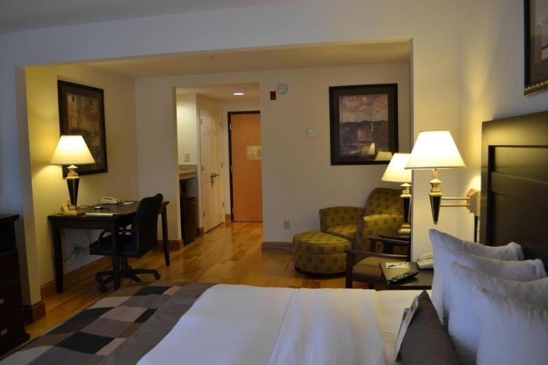 Wingate By Wyndham Lagrange Hotel Kültér fotó