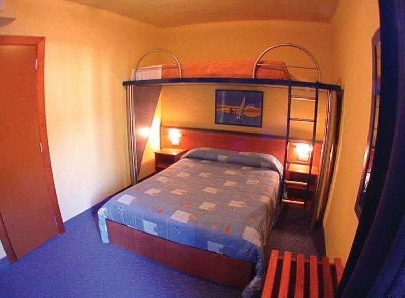Wingate By Wyndham Lagrange Hotel Kültér fotó