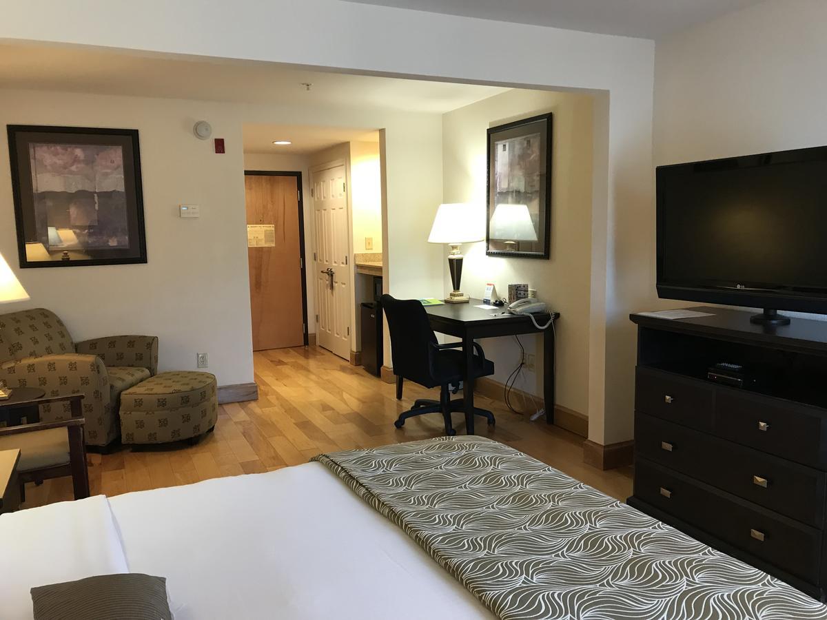 Wingate By Wyndham Lagrange Hotel Kültér fotó